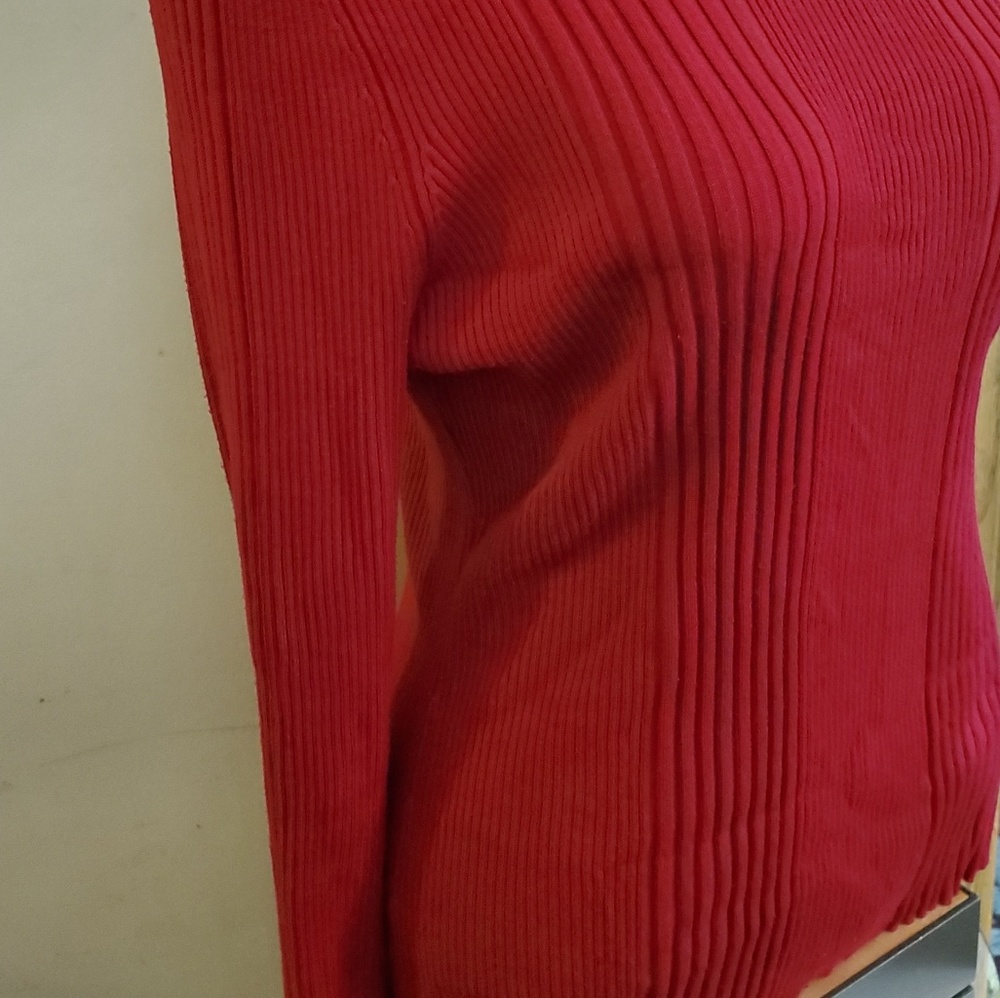 Turtle Neck sweater - Picture 3 of 3